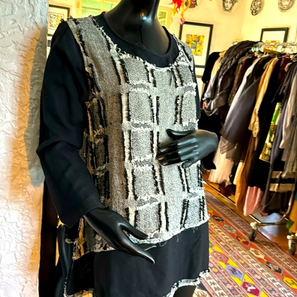 Black and creme woven tunic top